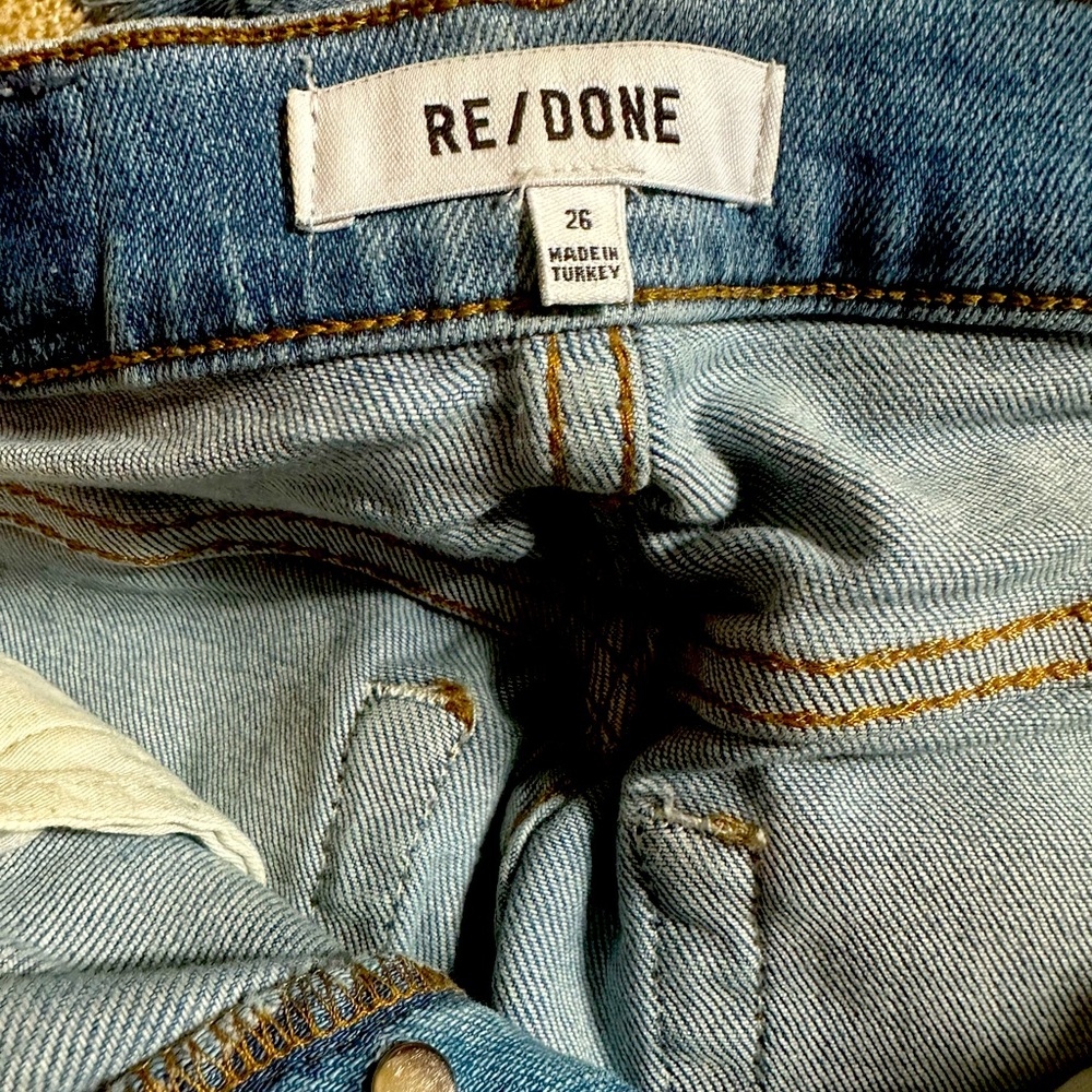Re/Done Stove Pipe 70S in a light denim wash size 26